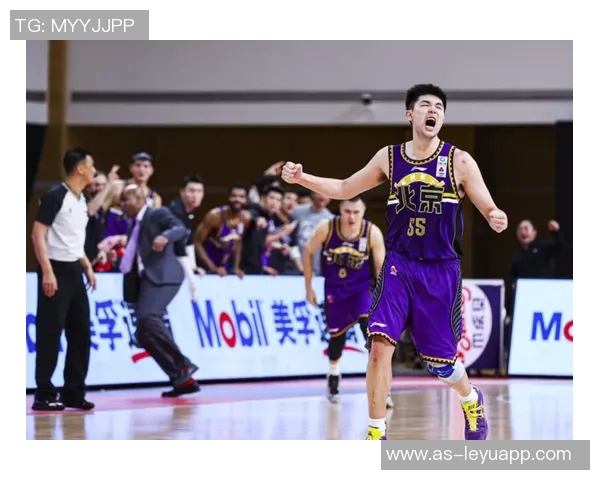 马祖拉点评豪泽近期状态投篮低迷但防守和篮板表现可圈可点